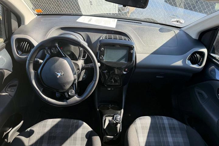 Grå Peugeot 108 fra 2019