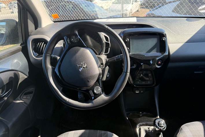 Grå Peugeot 108 fra 2019