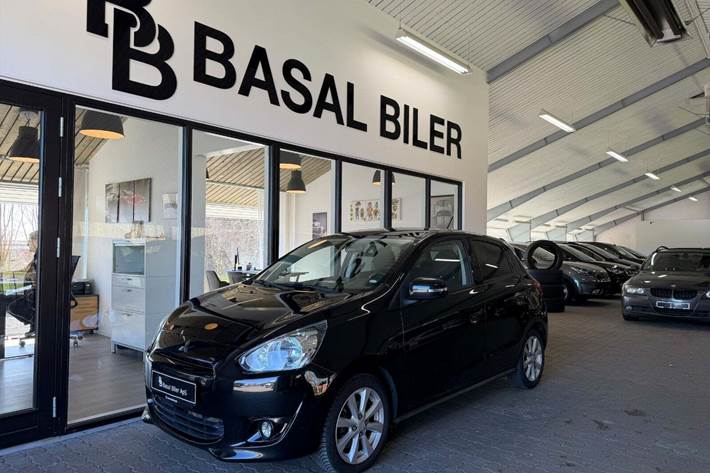 Sort Mitsubishi Space Star fra 2015