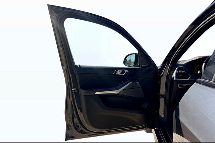 Grå BMW X5 fra 2022