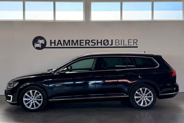 Sort VW Passat fra 2016