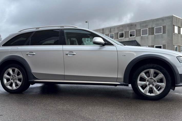 Gul Audi A4 Allroad fra 2010