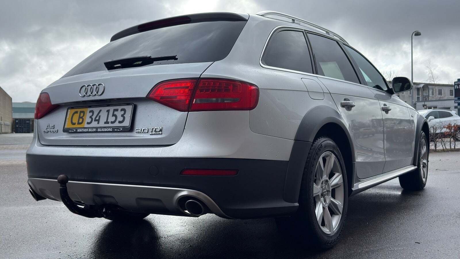 Gul Audi A4 Allroad fra 2010