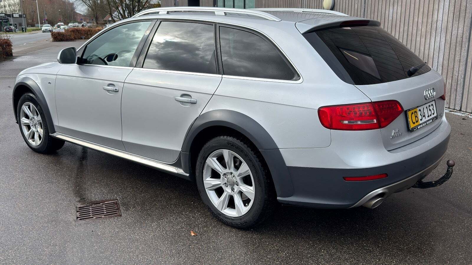 Gul Audi A4 Allroad fra 2010