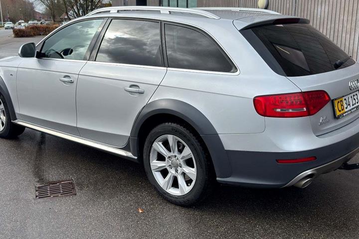 Gul Audi A4 Allroad fra 2010