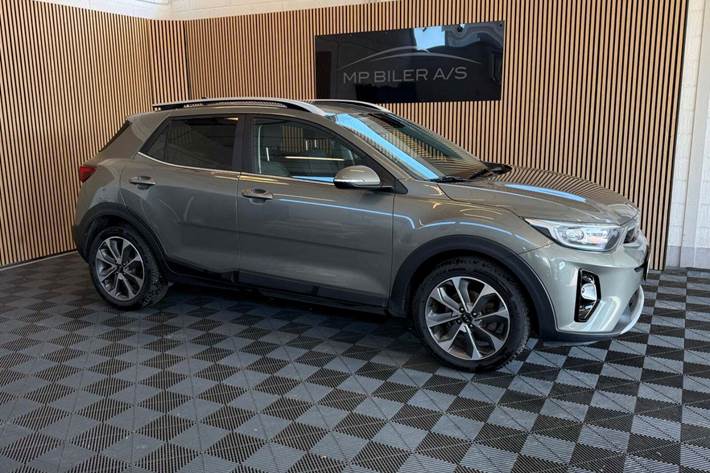 Grå Kia Stonic fra 2019
