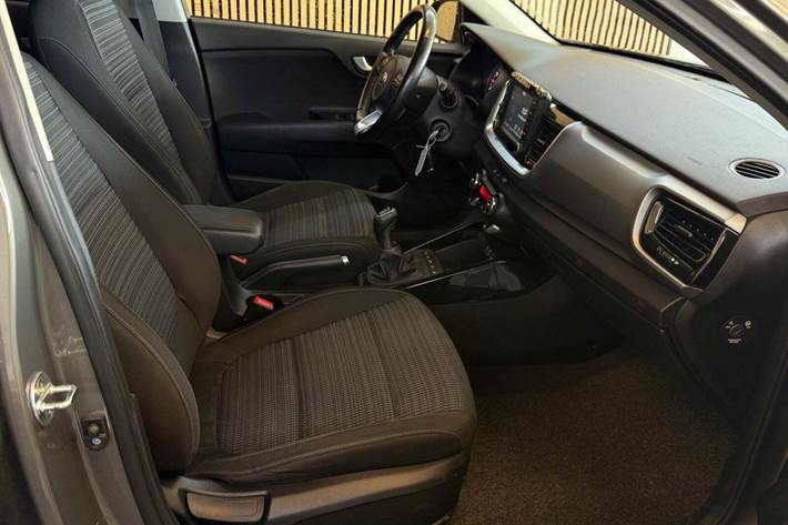 Grå Kia Stonic fra 2019