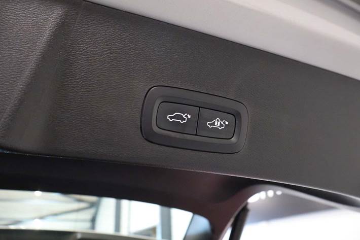 Orange Volvo XC40 fra 2023