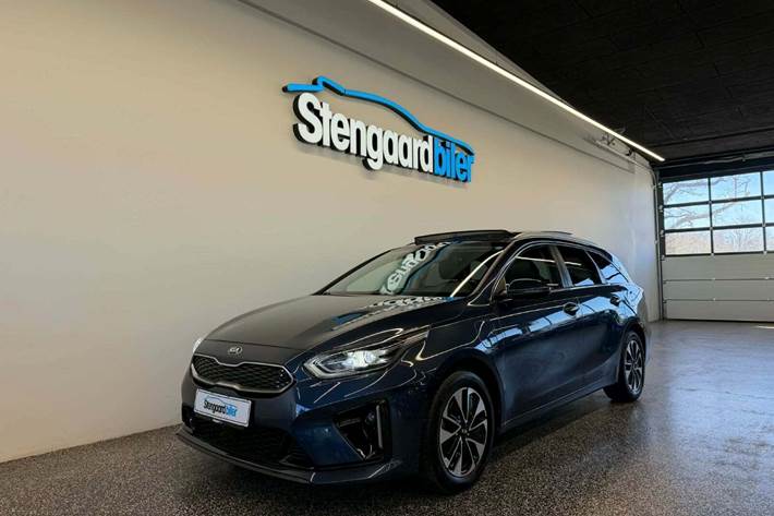 Blå Kia Ceed fra 2020 set udefra