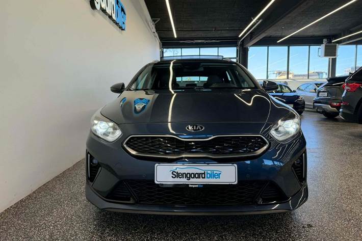 Blå Kia Ceed fra 2020