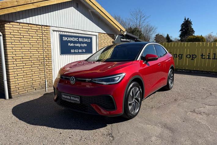 Rød VW ID.5 fra 2025 set udefra