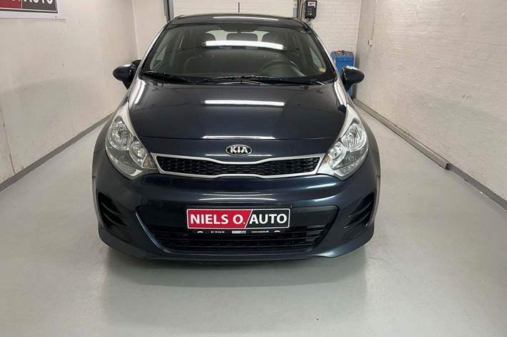Blå Kia Rio fra 2016