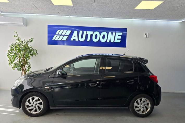 Sort Mitsubishi Space Star fra 2016