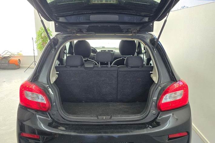 Sort Mitsubishi Space Star fra 2016