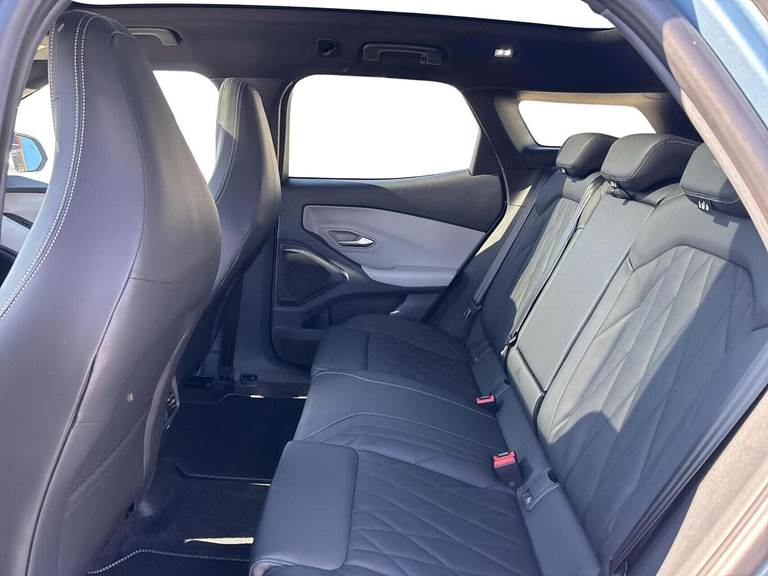 Ford Explorer 77 Premium Extended Range