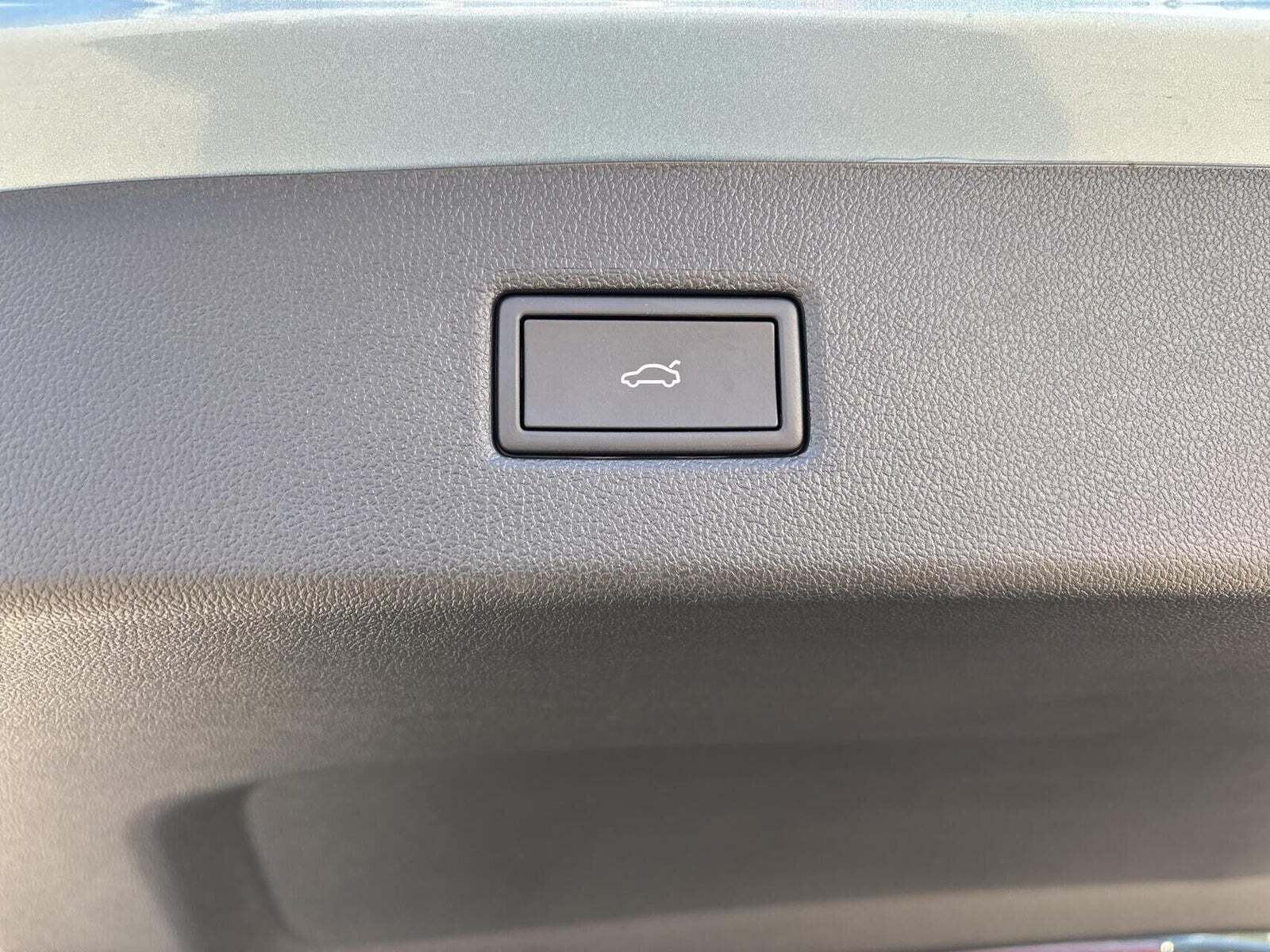 Blå Ford Explorer fra 2024