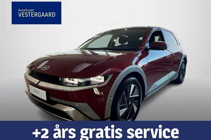Rød Hyundai Ioniq 5 fra 2025 set udefra