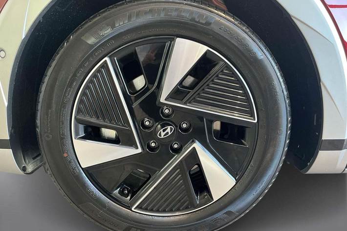 Rød Hyundai Ioniq 5 fra 2025