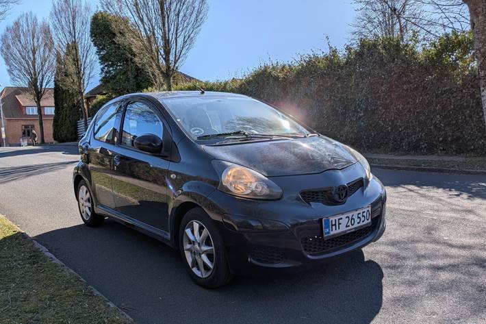 Sort Toyota Aygo fra 2013