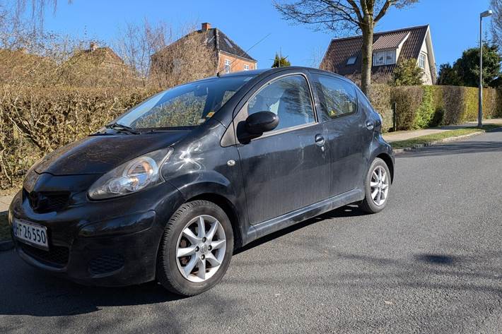 Sort Toyota Aygo fra 2013