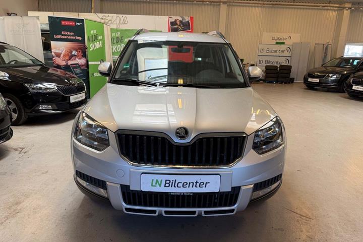 Sølv Skoda Yeti Outdoor fra 2016 set udefra