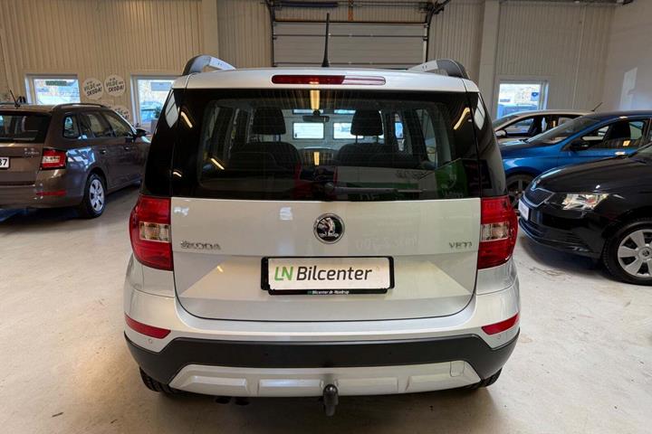 Sølv Skoda Yeti Outdoor fra 2016 set udefra