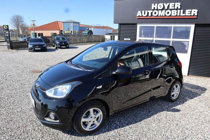 Sort Hyundai i10 fra 2014 set udefra