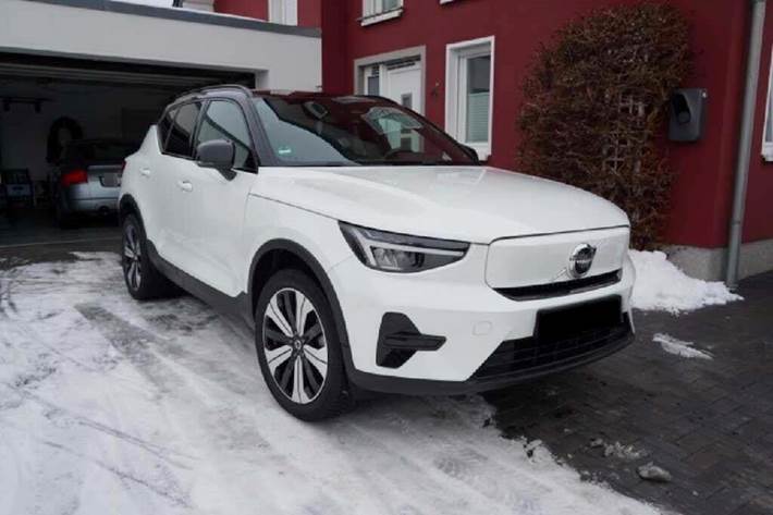 Hvid Volvo XC40 fra 2023