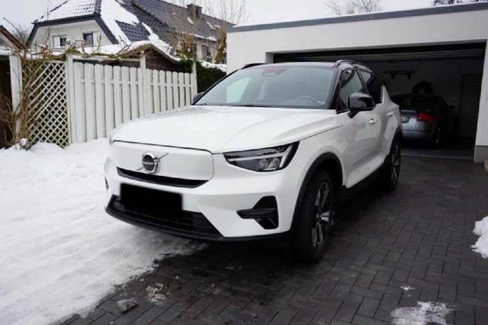 Hvid Volvo XC40 fra 2023