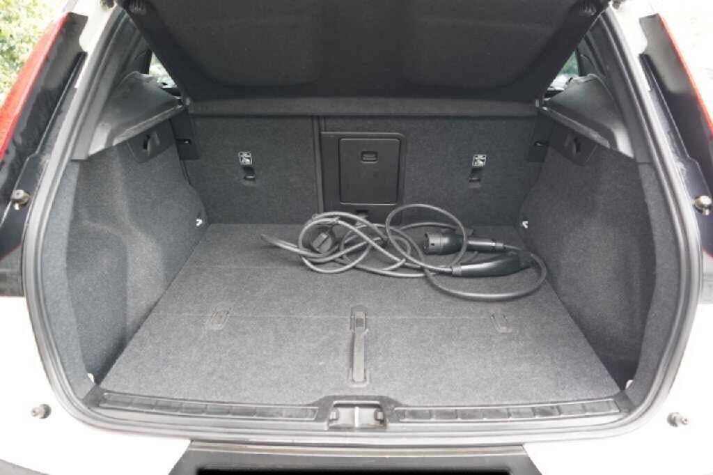 Hvid Volvo XC40 fra 2023