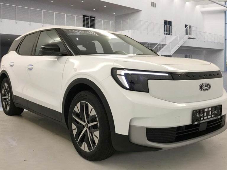 Ford Explorer 77 Select Extended Range