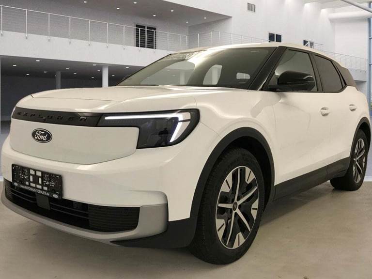 Ford Explorer 77 Select Extended Range