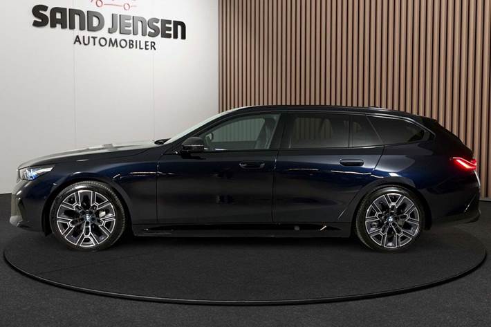 Sort BMW i5 fra 2026