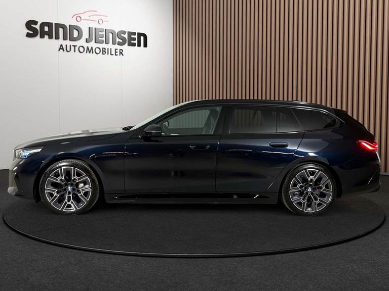BMW i5 eDrive40 Touring Fully Charged M-Sport