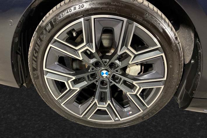 Sort BMW i5 fra 2026