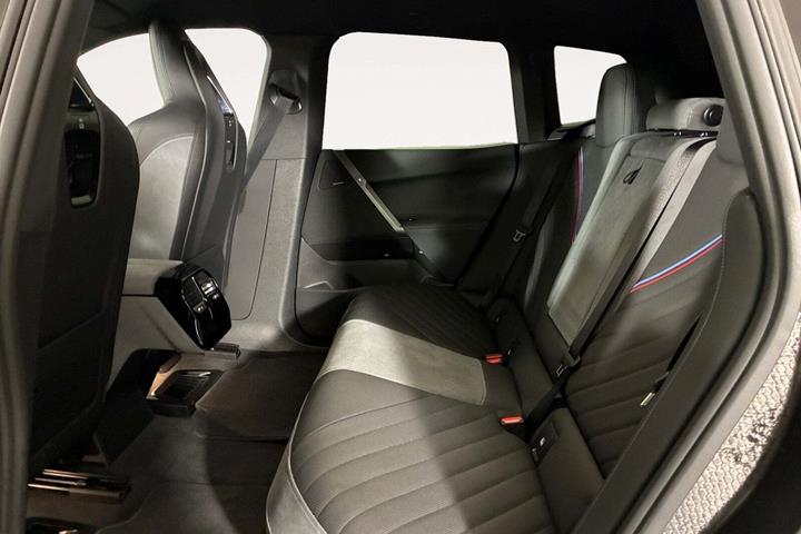 Blå BMW iX fra 2026