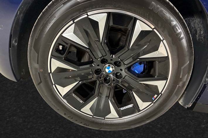 Blå BMW iX fra 2026