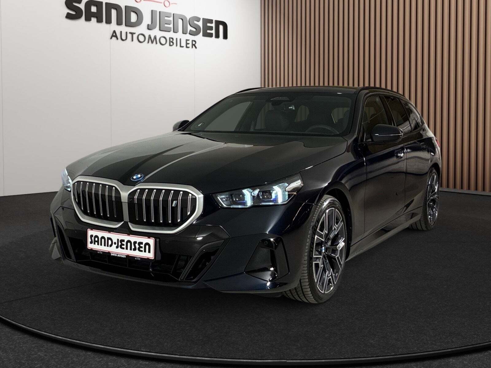 BMW i5 eDrive40 Touring Fully Charged M-Sport Van