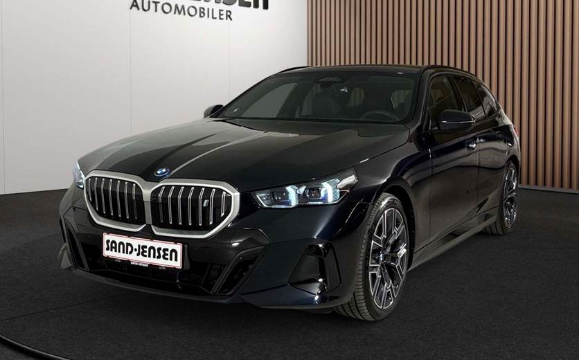 BMW i5 eDrive40 Touring Fully Charged M-Sport Van