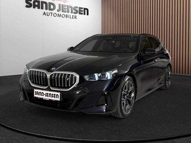 BMW i5 eDrive40 Touring Fully Charged M-Sport Van