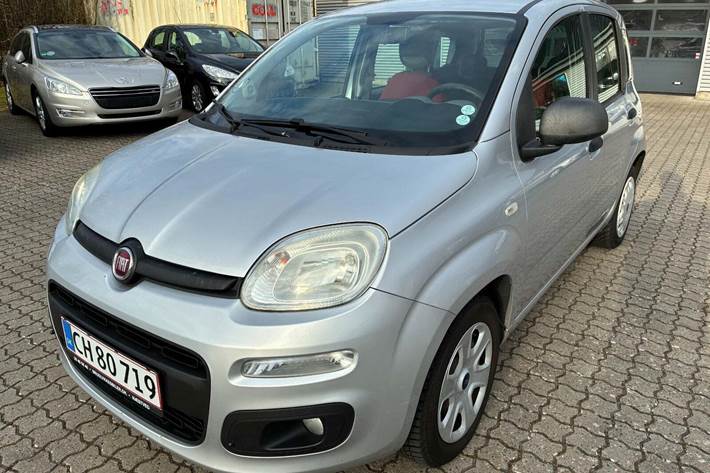 Sølv Fiat Panda fra 2012