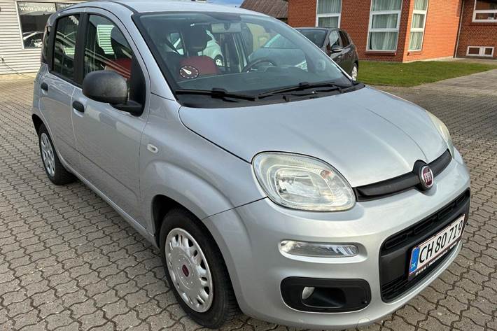 Sølv Fiat Panda fra 2012