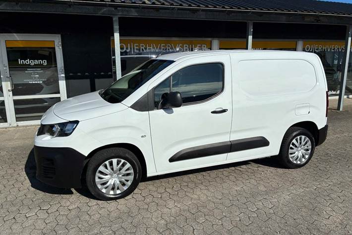 Hvid Peugeot Partner fra 2021