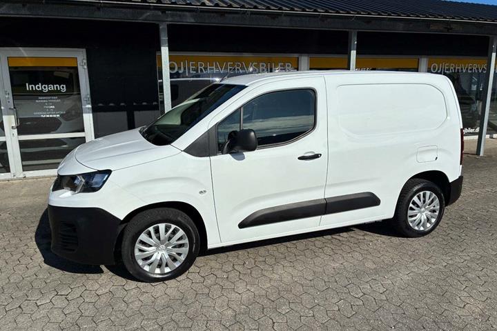 Hvid Peugeot Partner fra 2021
