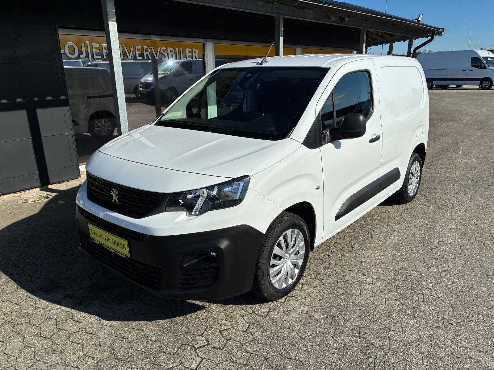 Hvid Peugeot Partner fra 2021