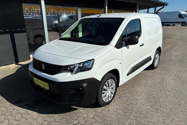 Hvid Peugeot Partner fra 2021