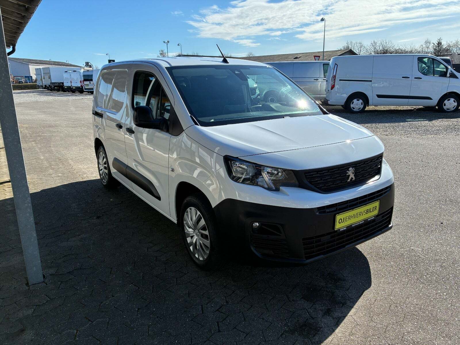 Hvid Peugeot Partner fra 2021