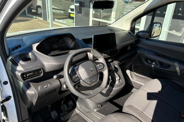 Hvid Peugeot Partner fra 2021