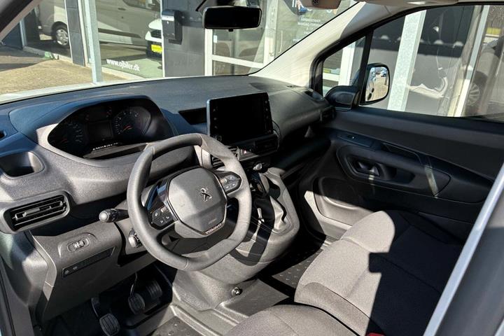 Hvid Peugeot Partner fra 2021