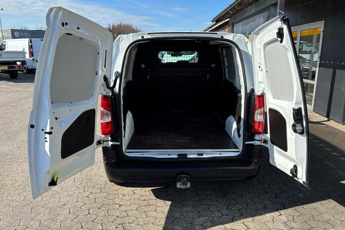 Hvid Peugeot Partner fra 2021